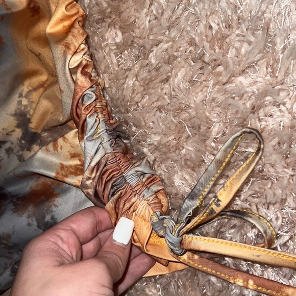 Colorful fitted dress. Adjustable lengths. - Picture 2 of 4